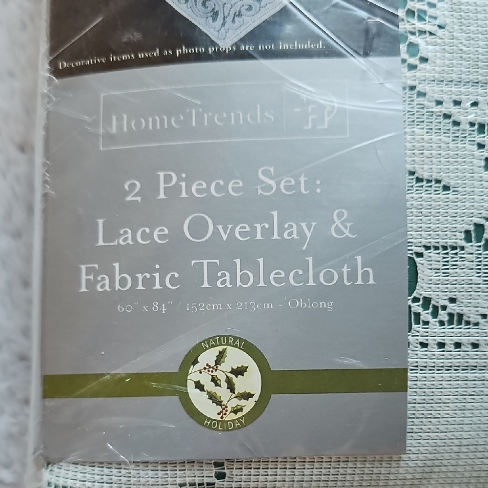 HomeTrends Lace Overlay & Fabric Tablecloth - Green and White - Picture 2 of 6